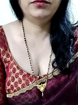 Snapshot of Yazhini-Cam chatting on June 2026 01:58:02 PM Yazhini-Cam online show from June 2026 01:58:02 PM