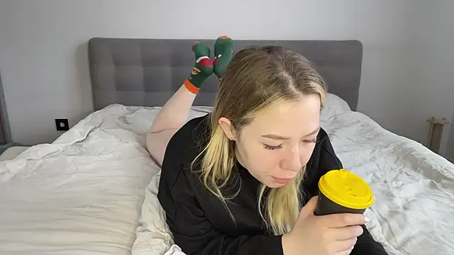 alyrasun online show from April 2026 06:25:01 AM