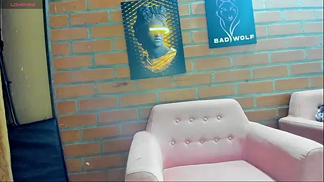 Badwolf818  online show from April 2026 09:01:01 AM