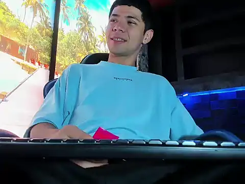 Snapshot of ChristoperGiraldo chatting on April 2026 02:36:02 PM ChristoperGiraldo online show from April 2026 02:36:02 PM