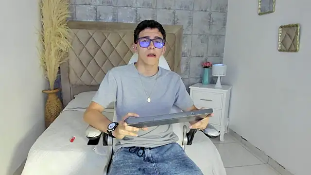 Snapshot of TylerCross_ chatting on March 2026 08:36:02 PM TylerCross online show from March 2026 08:36:02 PM