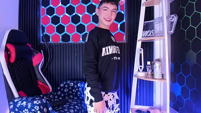 Cristopher Wild online show from May 2026 04:21:02 AM
