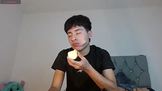 Sebas fire4 online show from May 2026 10:38:01 PM
