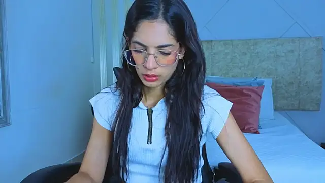 j belle  online show from April 2026 01:25:02 PM