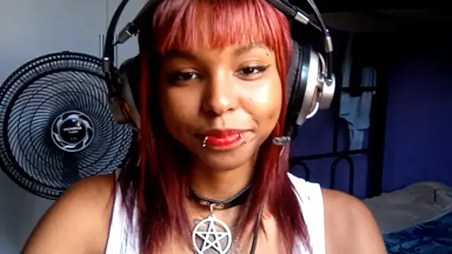 Snapshot of emilycloves chatting on March 2026 05:07:01 PM emilycloves online show from March 2026 05:07:01 PM