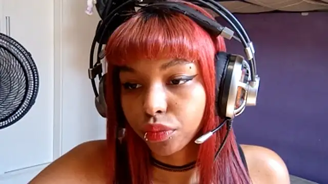 Snapshot of emilycloves chatting on March 2026 02:10:01 PM emilycloves online show from March 2026 02:10:01 PM