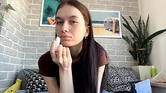 LaraDraggoo online show from March 2026 12:20:01 PM