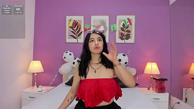 YayaQueen online show from July 2026 12:07:02 PM