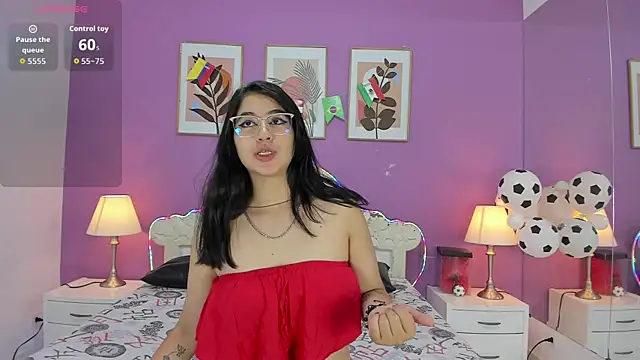 YayaQueen online show from July 2026 12:08:01 PM