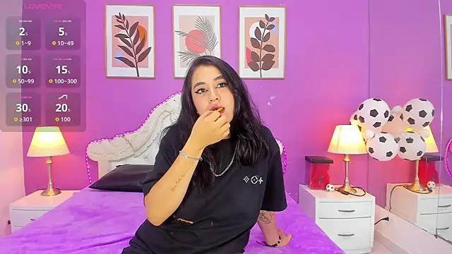 YayaQueen online show from July 2026 12:09:02 PM