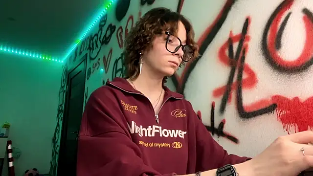 Snapshot of Hellawaisner chatting on March 2026 06:15:01 PM Hellawaisner online show from March 2026 06:15:01 PM