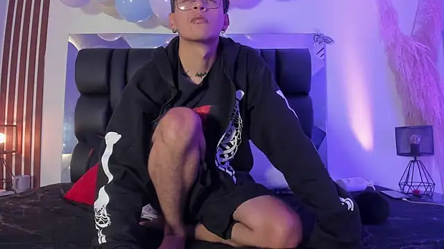 dalhia and hades online show from April 2026 12:50:02 PM