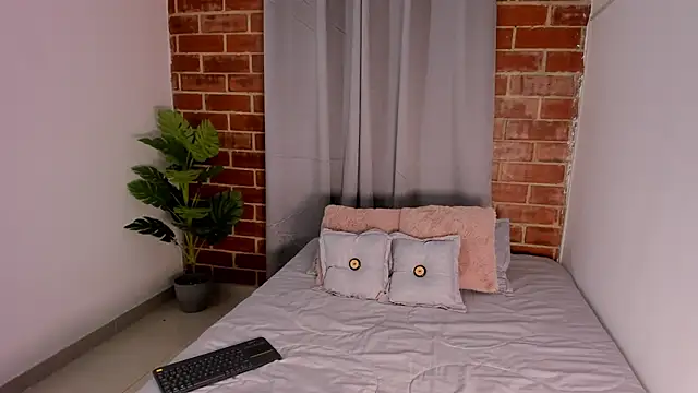 ashley hills  online show from May 2026 01:36:02 AM
