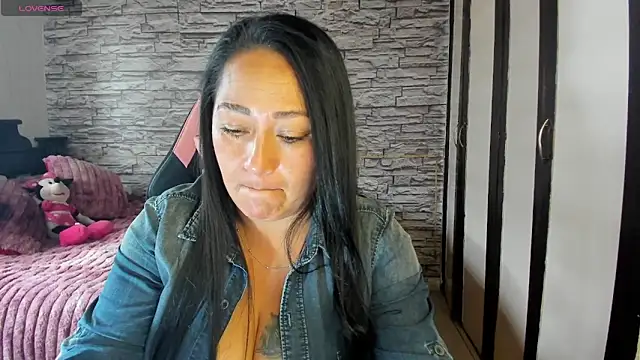 Snapshot of Milf_Julianna chatting on May 2026 09:12:02 PM Milf Julianna online show from May 2026 09:12:02 PM