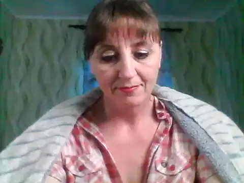Alisaprice077 online show from April 2026 02:36:02 PM