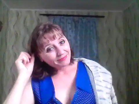 Alisaprice077 online show from April 2026 05:52:01 PM