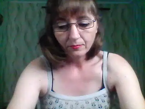 Alisaprice077 online show from May 2026 11:18:02 AM