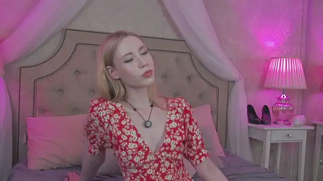 Snapshot of Lola_Gilbert chatting on June 2026 03:05:02 PM Lola Gilbert online show from June 2026 03:05:02 PM