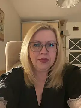 JanieLight53 online show from April 2026 09:30:02 PM