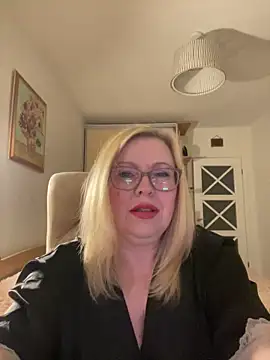JanieLight53 online show from May 2026 08:25:01 PM