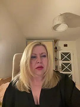 JanieLight53 online show from June 2026 10:32:01 PM