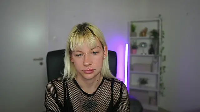 NadiaTiger18 online show from March 2026 07:51:02 PM