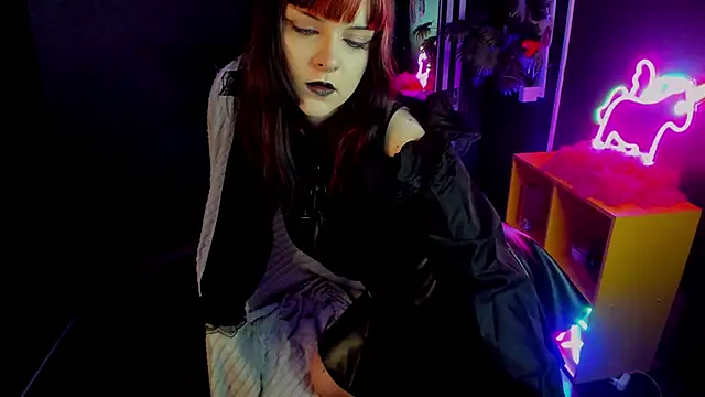 EsterTwilight online show from June 2026 04:11:01 PM