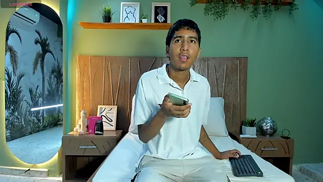 Snapshot of Ender_h0tt chatting on July 2026 09:06:02 PM Ender h0tt online show from July 2026 09:06:02 PM