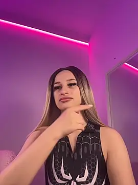 ScarletFlameee online show from April 2026 05:56:02 AM