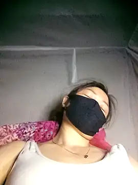 Bling-pusy online show from April 2026 01:04:01 PM