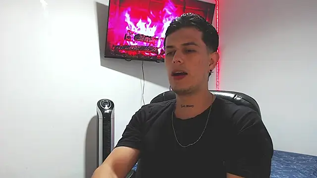 JUAN CAMILOXXX online show from March 2026 04:18:01 AM