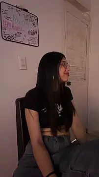 Cloebennet013 online show from May 2026 11:17:01 AM
