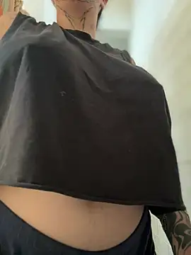 CarolQueen1  online show from May 2026 12:43:01 PM