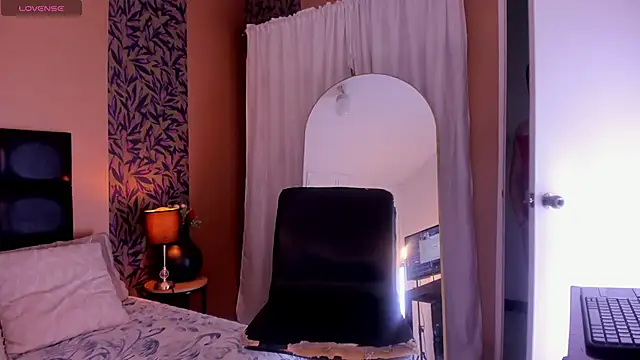 july quinzel online show from June 2026 02:28:01 AM