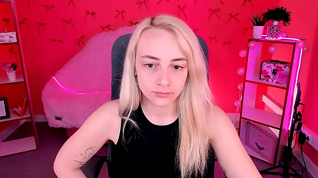 CarolMoor online show from April 2026 09:10:01 AM