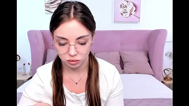 MyEvelin online show from May 2026 03:37:02 AM