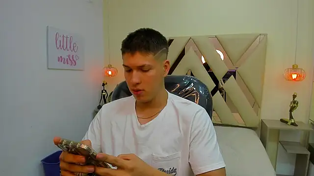 Snapshot of AlessandroFranco chatting on April 2026 07:04:02 PM AlessandroFranco online show from April 2026 07:04:02 PM