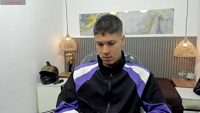 Snapshot of AlessandroFranco chatting on April 2026 01:24:02 PM AlessandroFranco online show from April 2026 01:24:02 PM