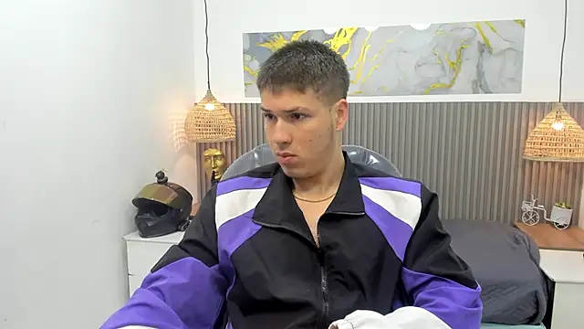 Snapshot of AlessandroFranco chatting on April 2026 01:17:01 PM AlessandroFranco online show from April 2026 01:17:01 PM