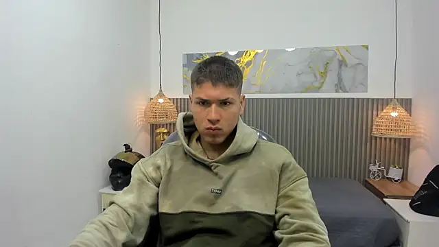 Snapshot of AlessandroFranco chatting on May 2026 01:18:01 PM AlessandroFranco online show from May 2026 01:18:01 PM