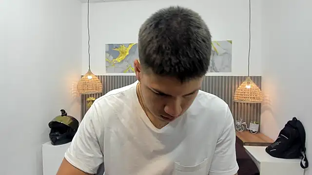 Snapshot of AlessandroFranco chatting on May 2026 01:49:01 PM AlessandroFranco online show from May 2026 01:49:01 PM