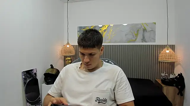 Snapshot of AlessandroFranco chatting on May 2026 01:40:01 PM AlessandroFranco online show from May 2026 01:40:01 PM
