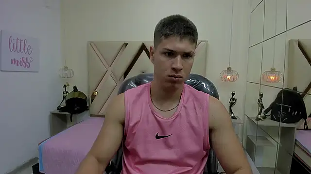 Snapshot of AlessandroFranco chatting on May 2026 01:39:01 PM AlessandroFranco online show from May 2026 01:39:01 PM