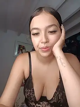Snapshot of Kitty_Loveee chatting on June 2026 11:40:01 PM Kitty Loveee online show from June 2026 11:40:01 PM