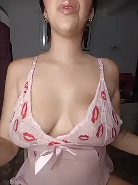 Snapshot of Kitty_Loveee chatting on June 2026 10:23:02 PM Kitty Loveee online show from June 2026 10:23:02 PM