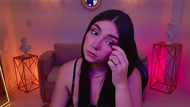 Snapshot of Gia_Capri chatting on May 2026 11:02:01 PM Gia Capri online show from May 2026 11:02:01 PM