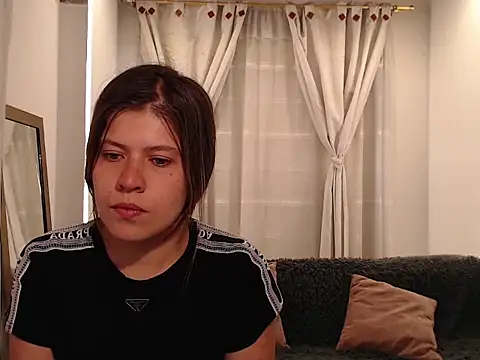 Moonna linnda online show from March 2026 01:47:01 PM