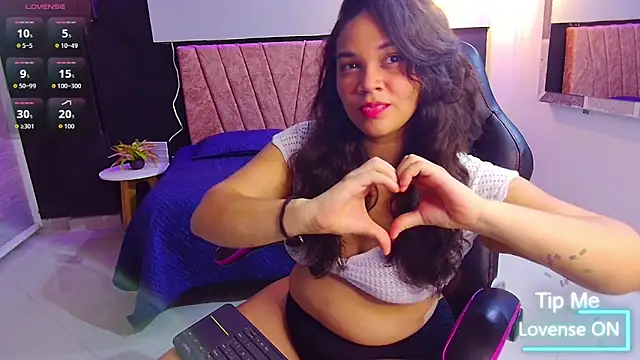 scarlettt  joness online show from April 2026 02:50:02 AM