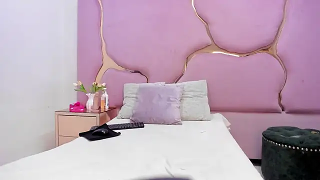LaurendPink online show from June 2026 02:17:02 PM
