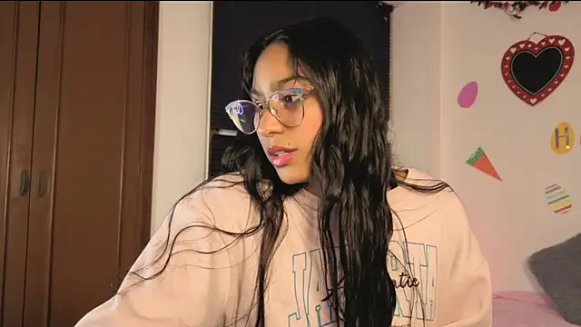 PaulaCutexs online show from April 2026 02:00:01 AM